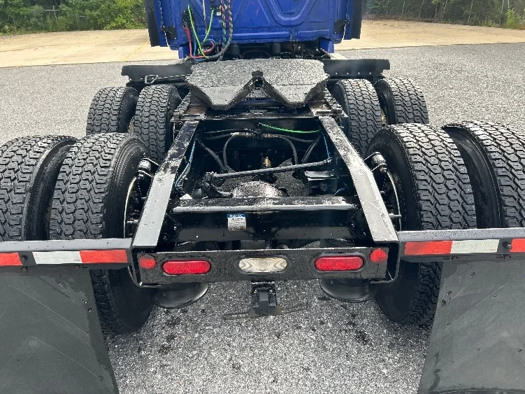 2020 Freightliner Cascadia in Cleveland, TN — photo 6