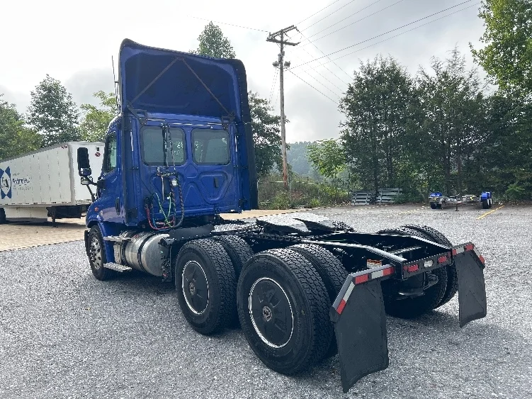 2020 Freightliner Cascadia in Cleveland, TN — photo 5