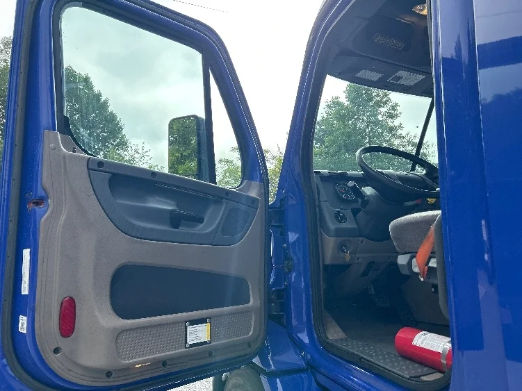 2020 Freightliner Cascadia in Cleveland, TN — photo 9