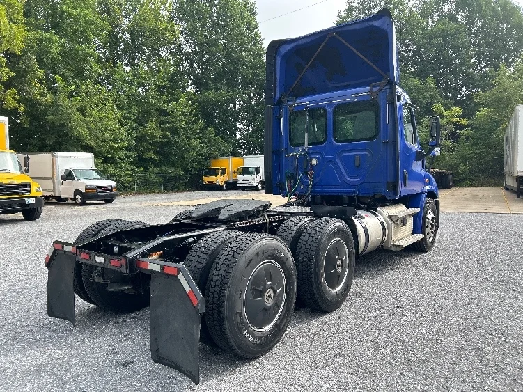 2020 Freightliner Cascadia in Cleveland, TN — photo 7