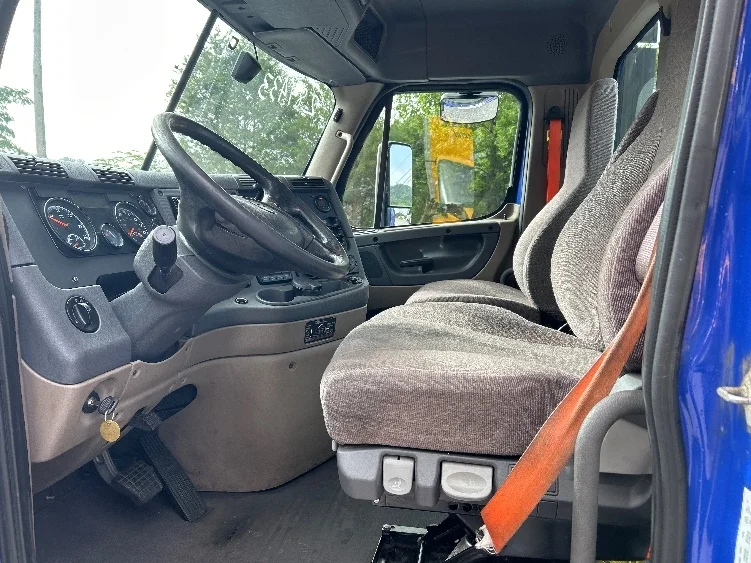 2020 Freightliner Cascadia in Cleveland, TN — photo 10