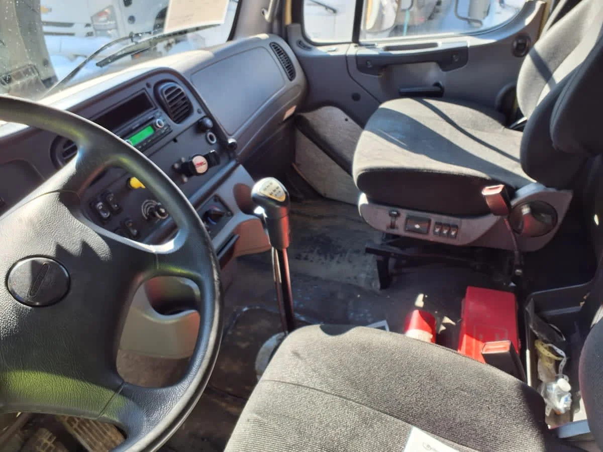 2019 Freightliner M2 112 - image 7