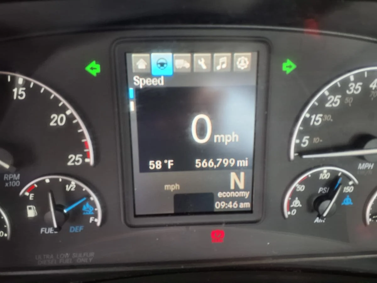 2020 Freightliner Cascadia - image 9