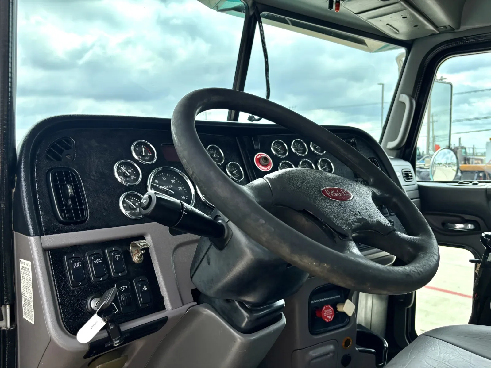 2013 Peterbilt 365 - image 15