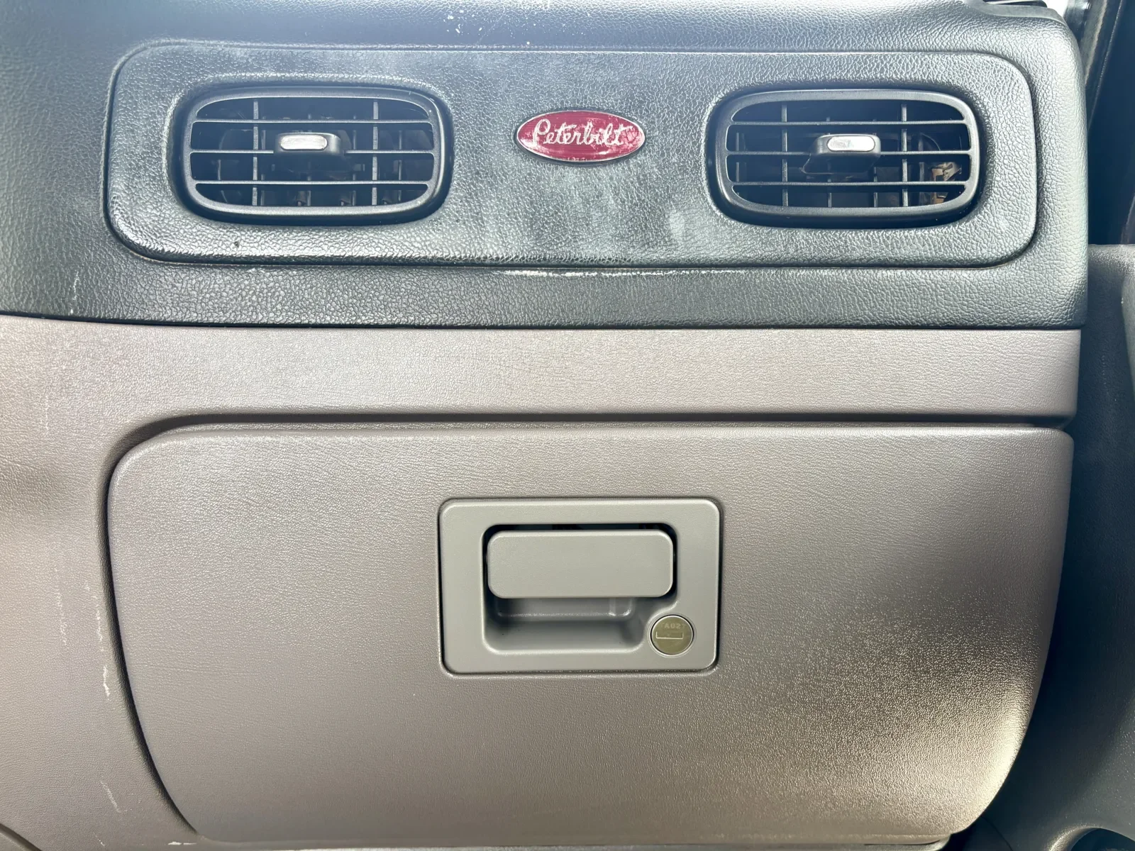 2013 Peterbilt 365 - image 19