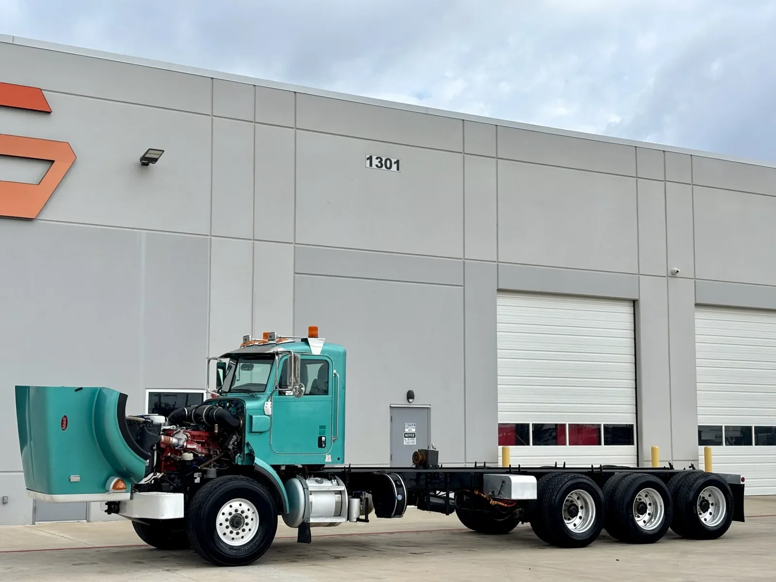 2013 Peterbilt 365 in Hutchins, TX — photo 10