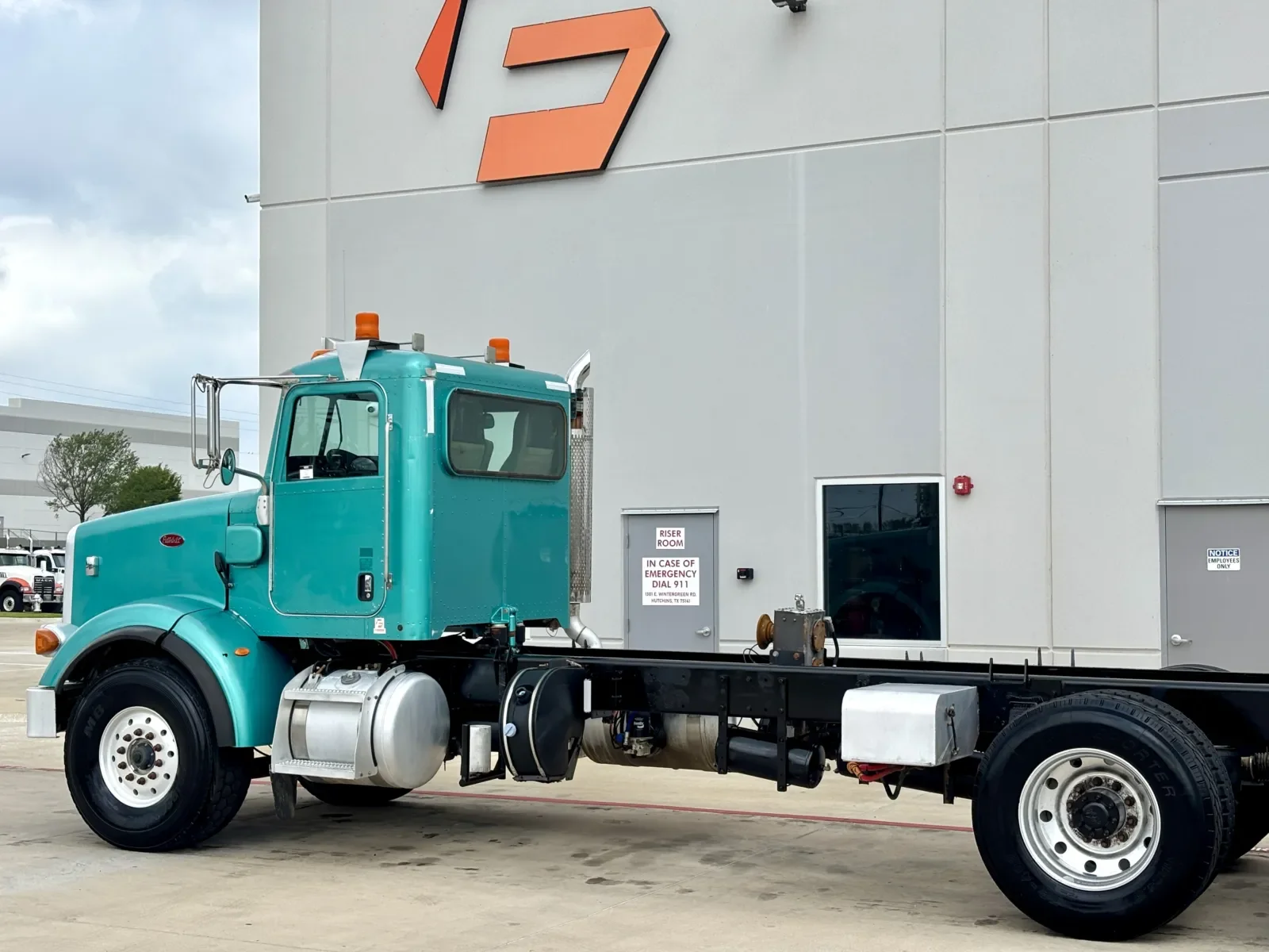 2013 Peterbilt 365 - image 8