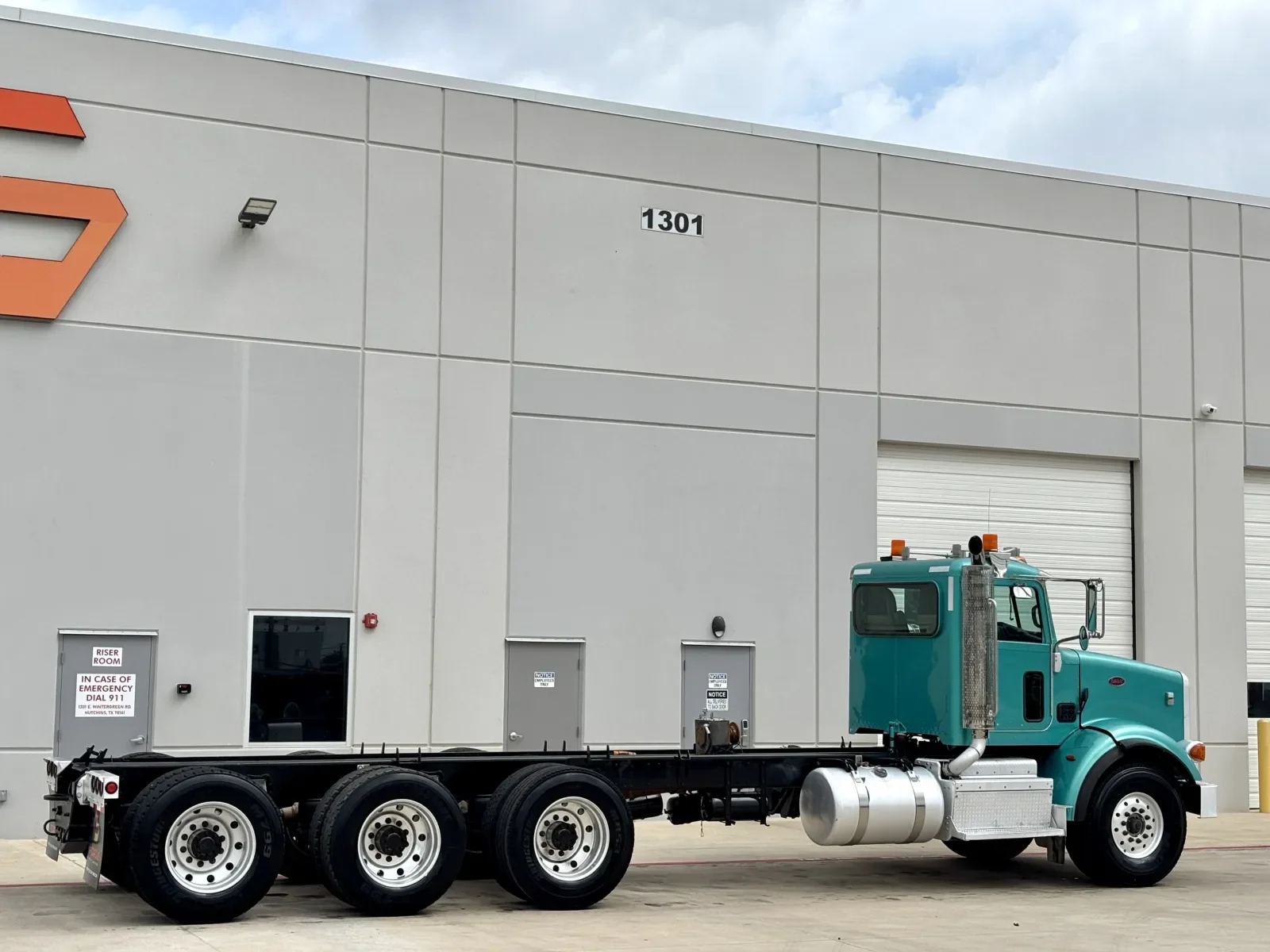 2013 Peterbilt 365 in Hutchins, TX — photo 5