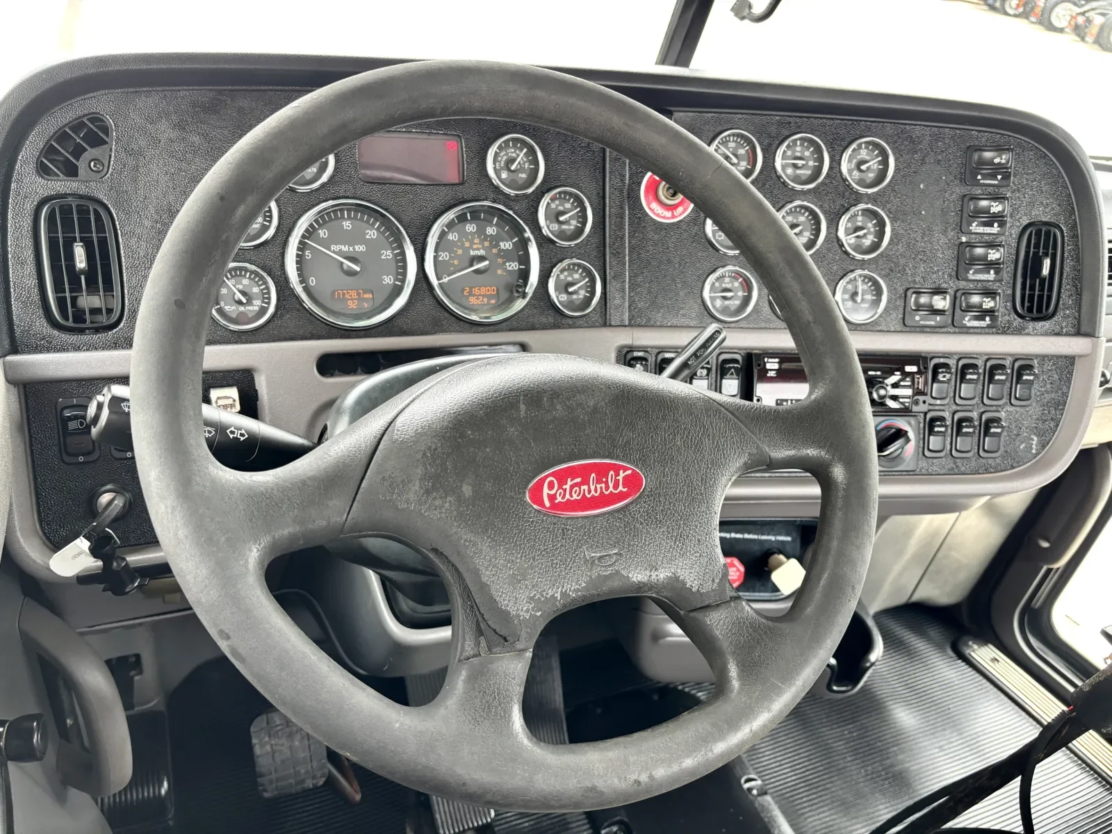 2013 Peterbilt 365 in Hutchins, TX — photo 16