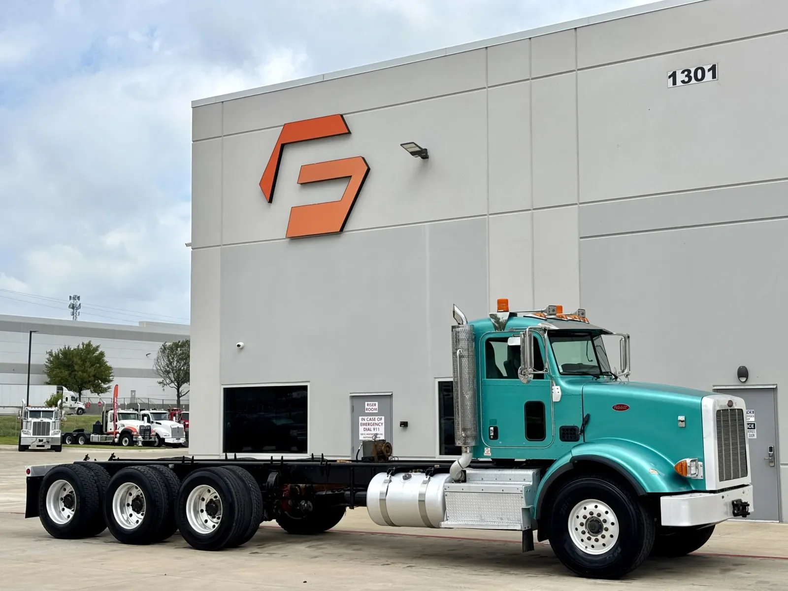 2013 Peterbilt 365 in Hutchins, TX