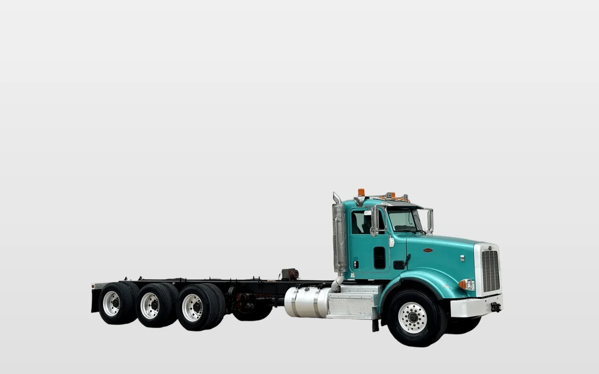 2013 Peterbilt 365 - image 1