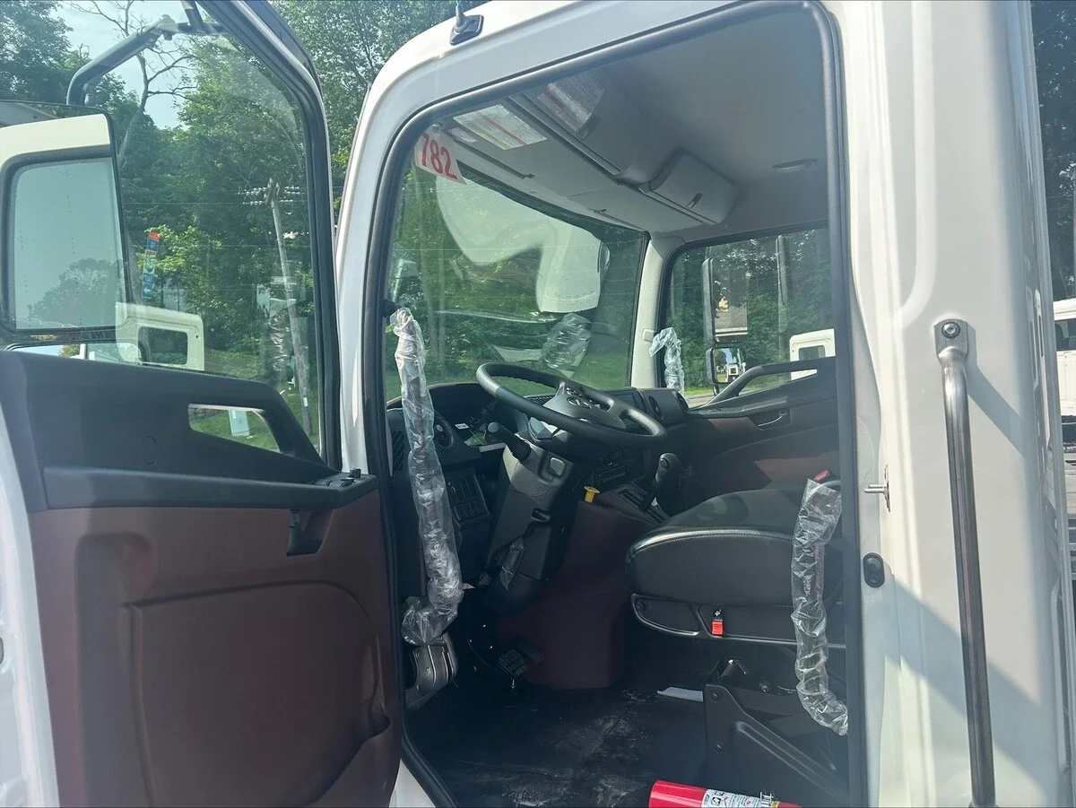 2026 Hino L6 - image 7