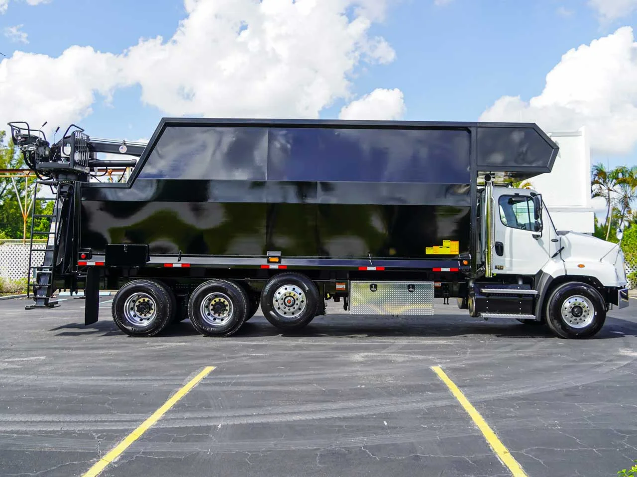 2026 Freightliner 114SD — photo 5