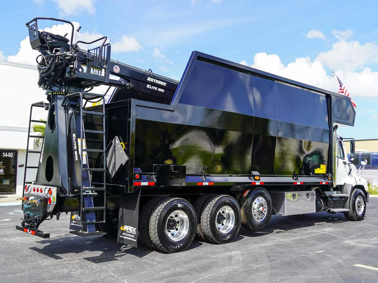 2026 Freightliner 114SD — photo 3
