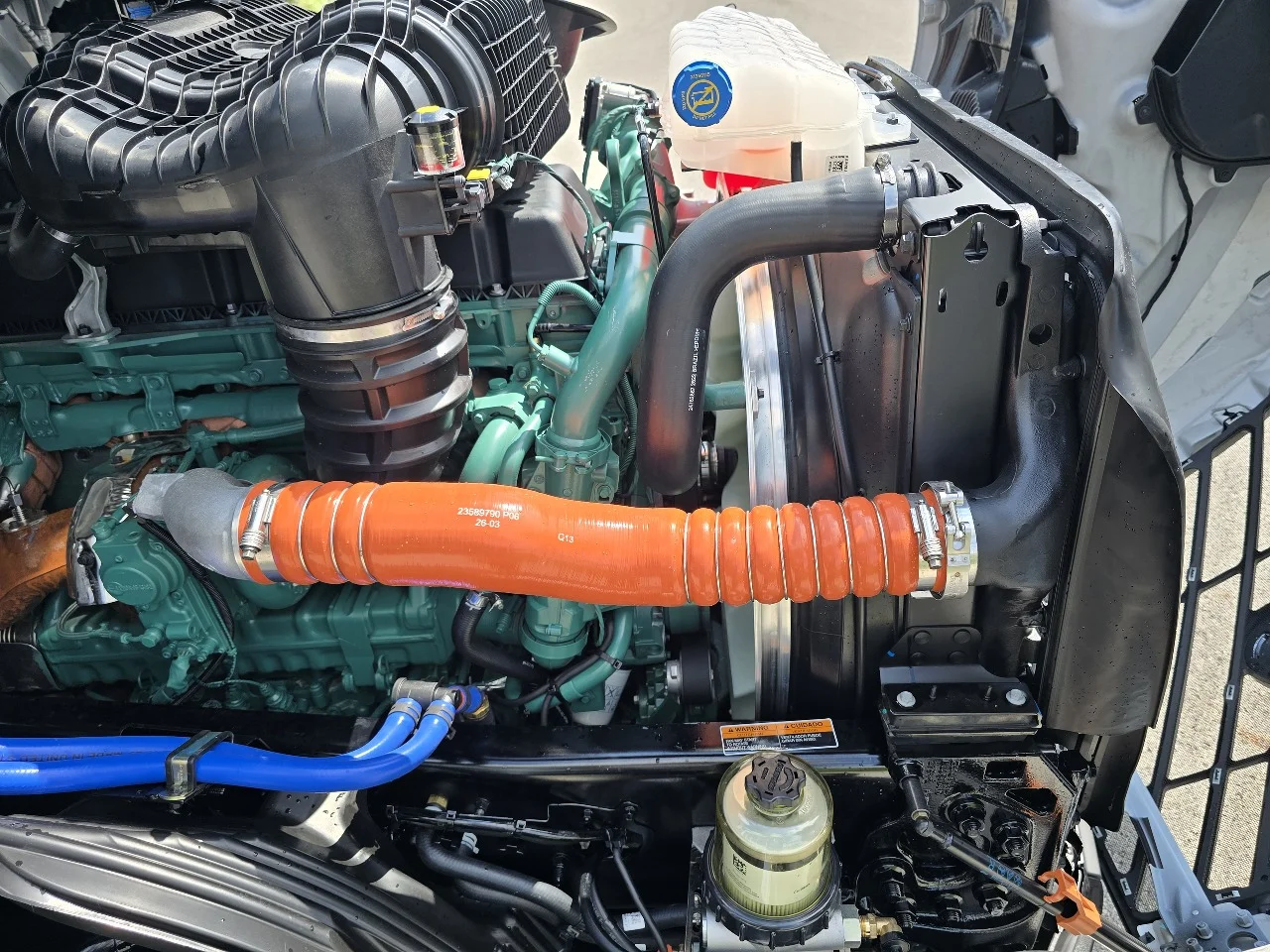2027 Volvo VNL 860 in Toledo, OH — photo 16