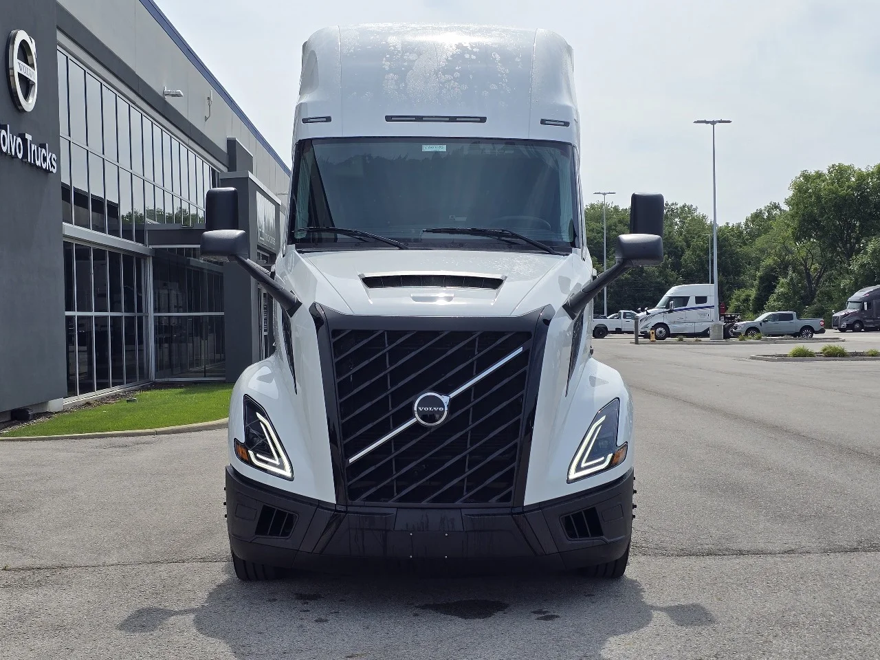 2027 Volvo VNL 860 in Toledo, OH — photo 2