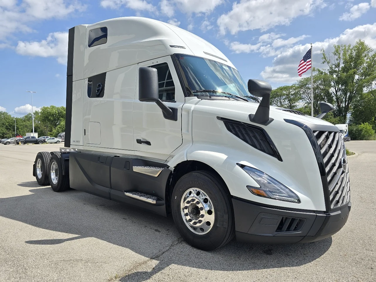 2027 Volvo VNL 860 in Toledo, OH — photo 3