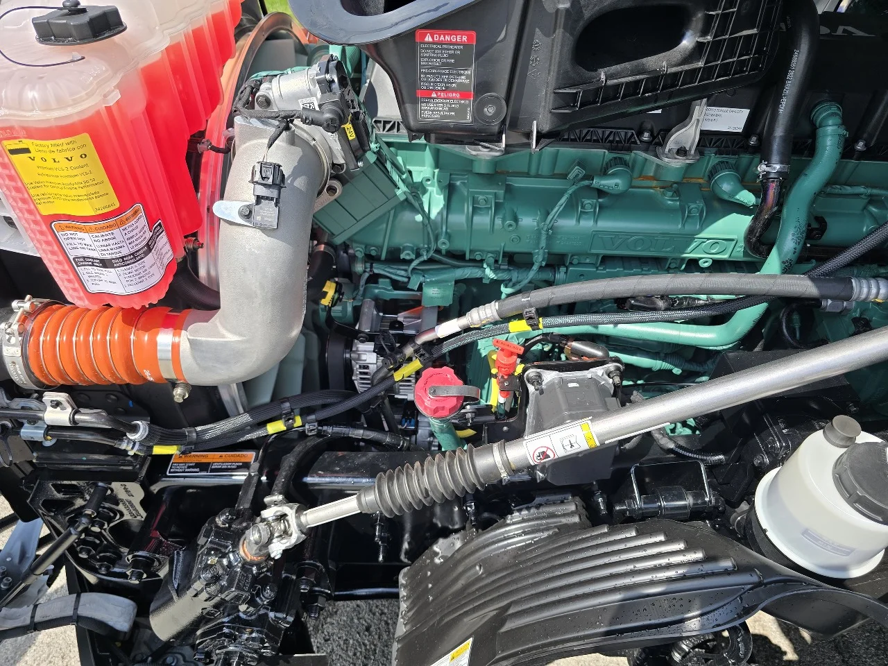 2027 Volvo VNL 860 in Toledo, OH — photo 15