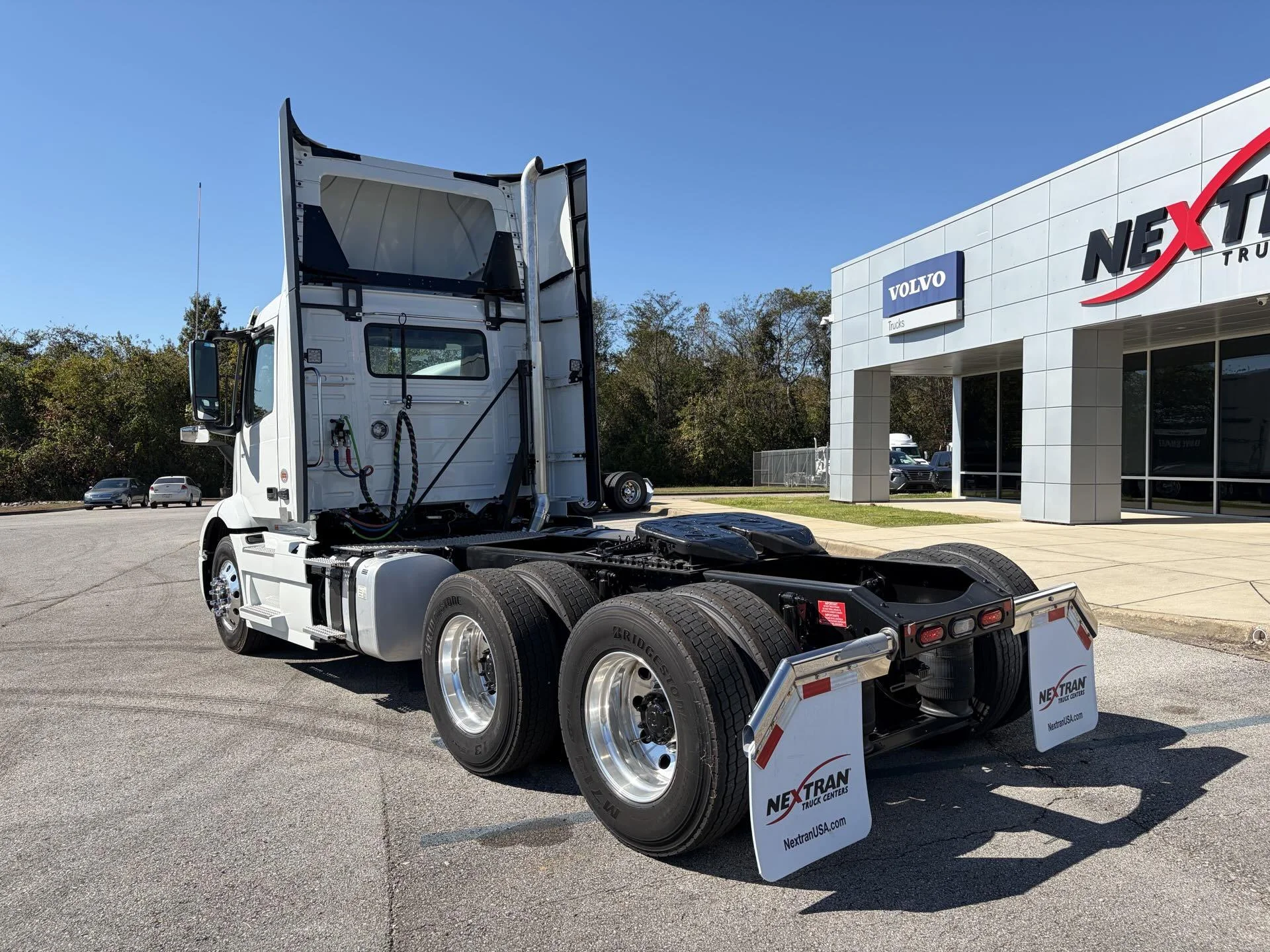 2026 Volvo VNR 640 - image 6