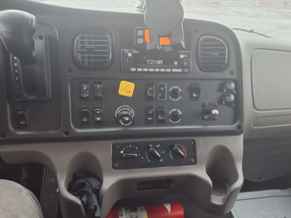 2019 Freightliner M2 106 - image 11