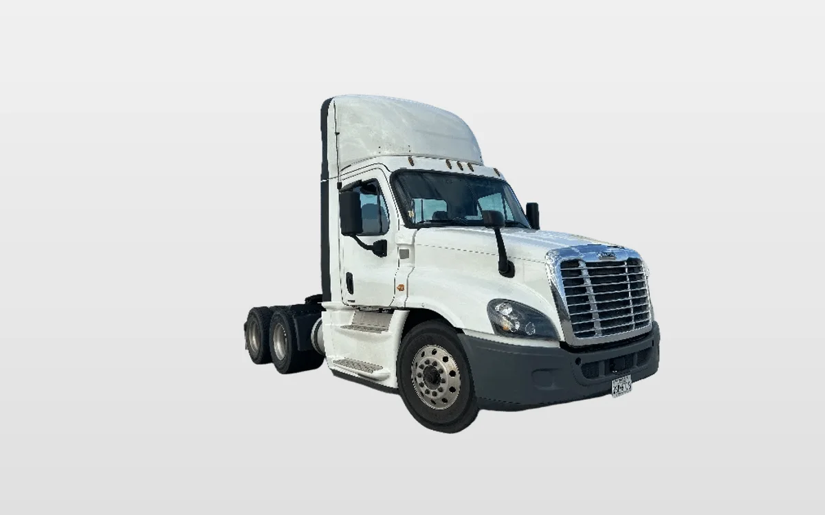 2019 Freightliner Cascadia - image 1