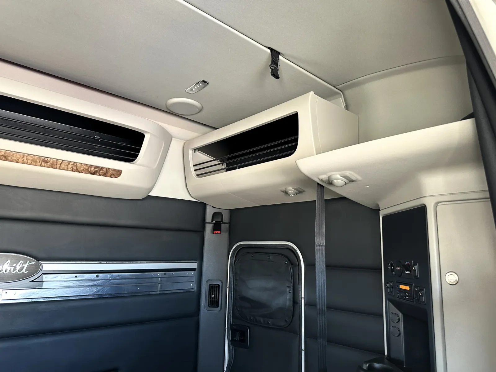 2025 Peterbilt 589 - image 24