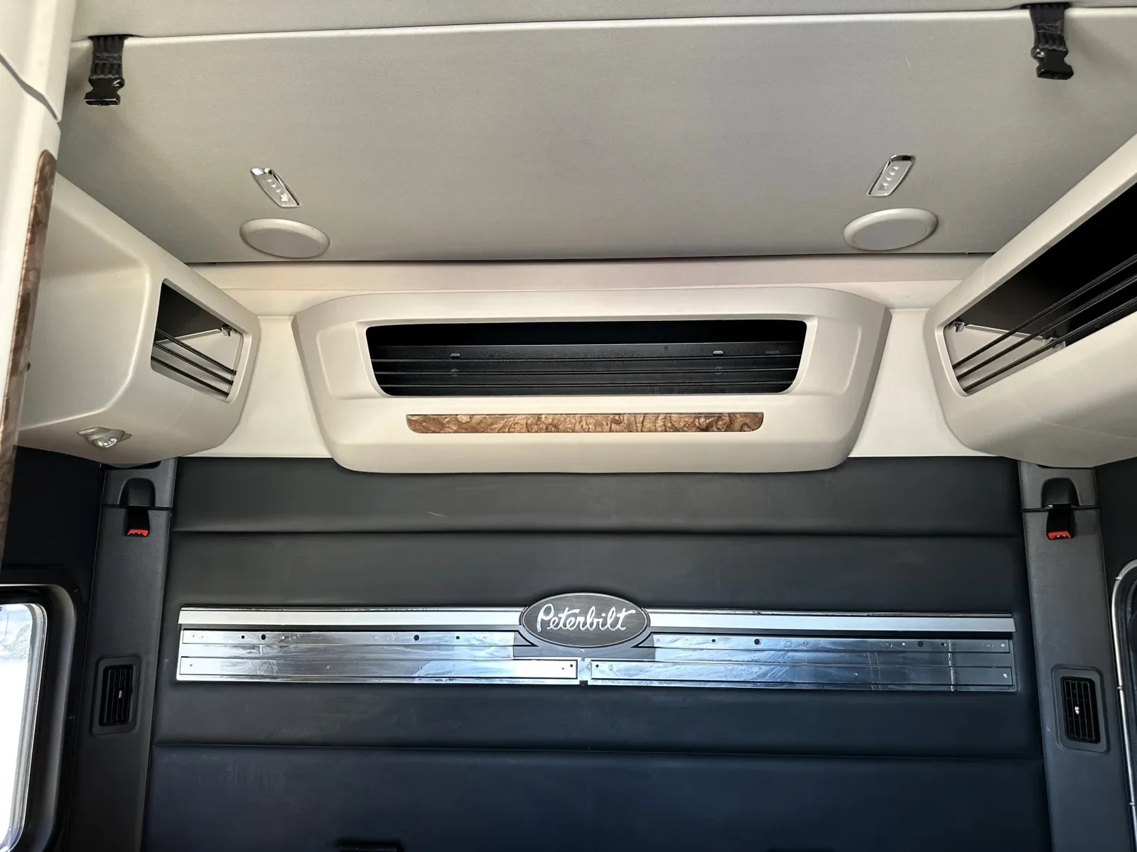 2025 Peterbilt 589 - image 23