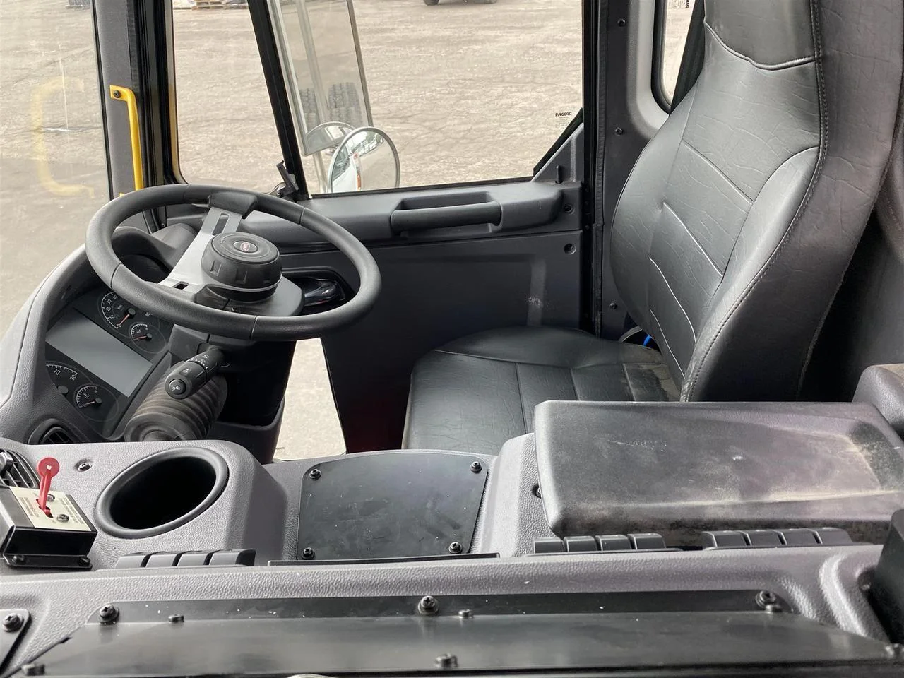 2025 Peterbilt 520 - image 9