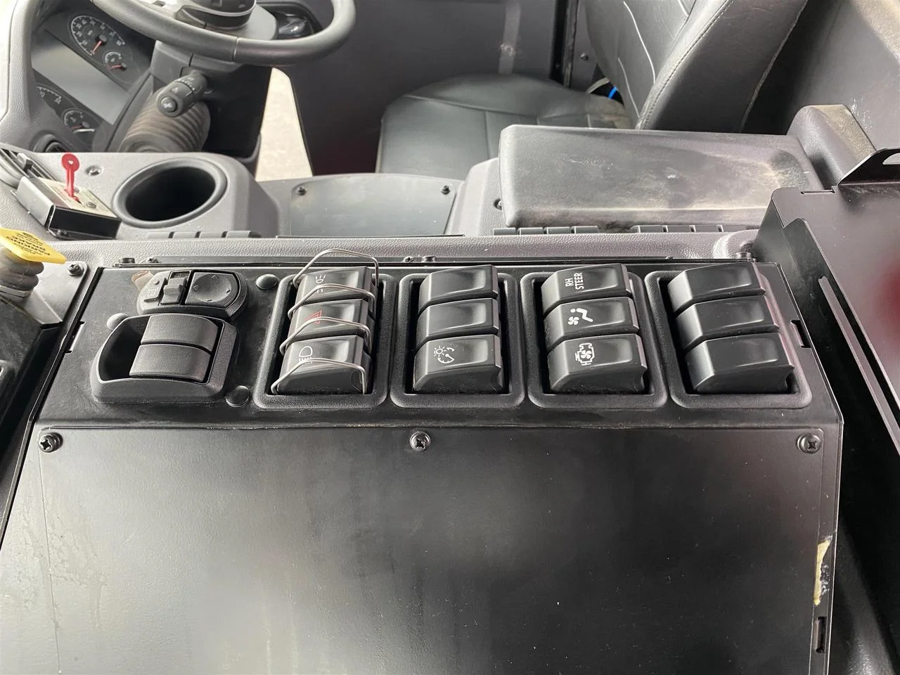 2025 Peterbilt 520 - image 11