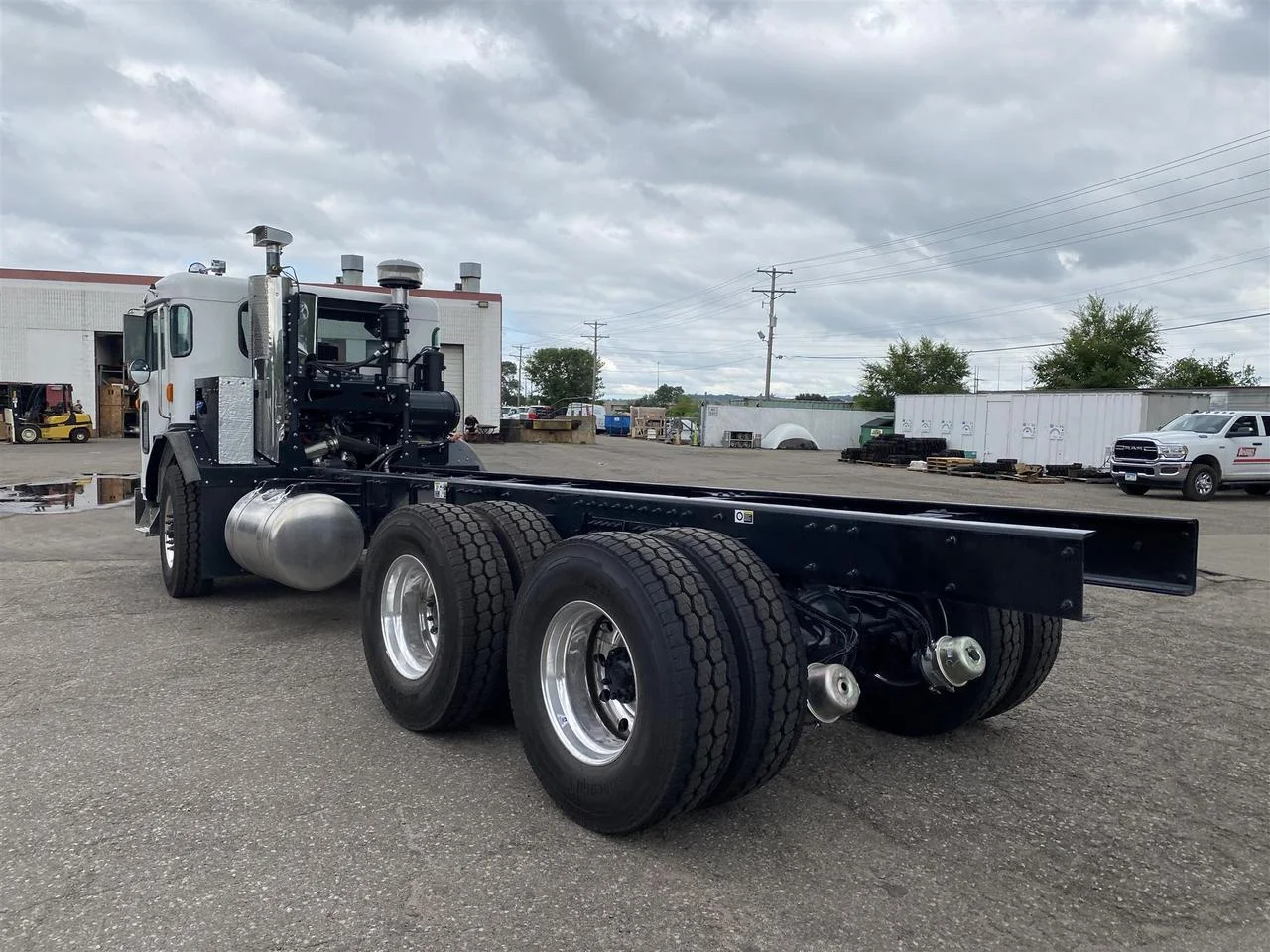 2025 Peterbilt 520 - image 4