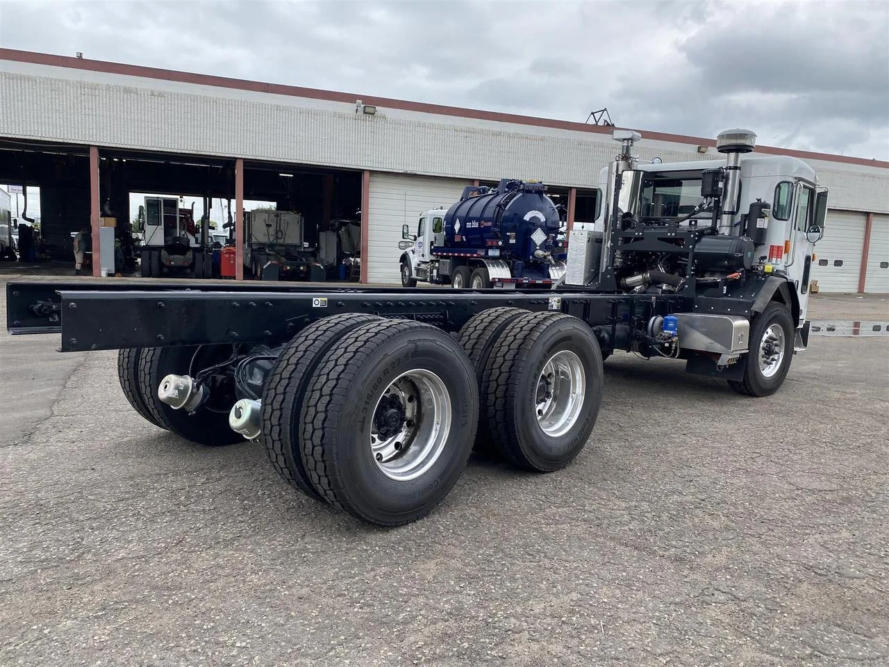 2025 Peterbilt 520 in South St. Paul, MN — photo 5