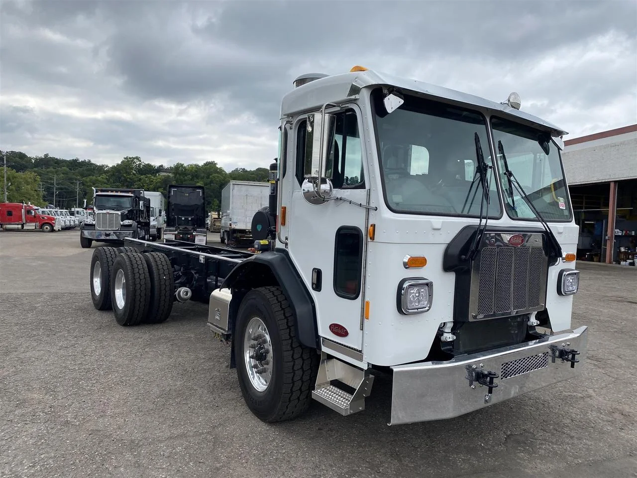 2025 Peterbilt 520