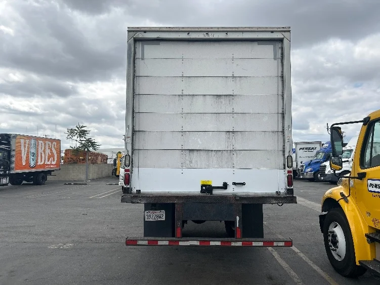 2016 Freightliner eM2 in Torrance, CA — photo 7