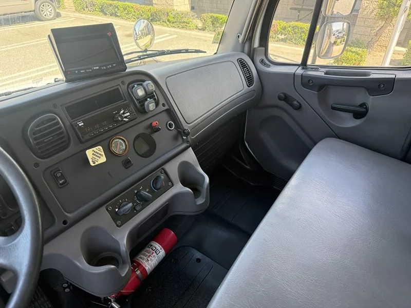 2019 Freightliner M2 106 in Selectrucks Fontana, CA — photo 11