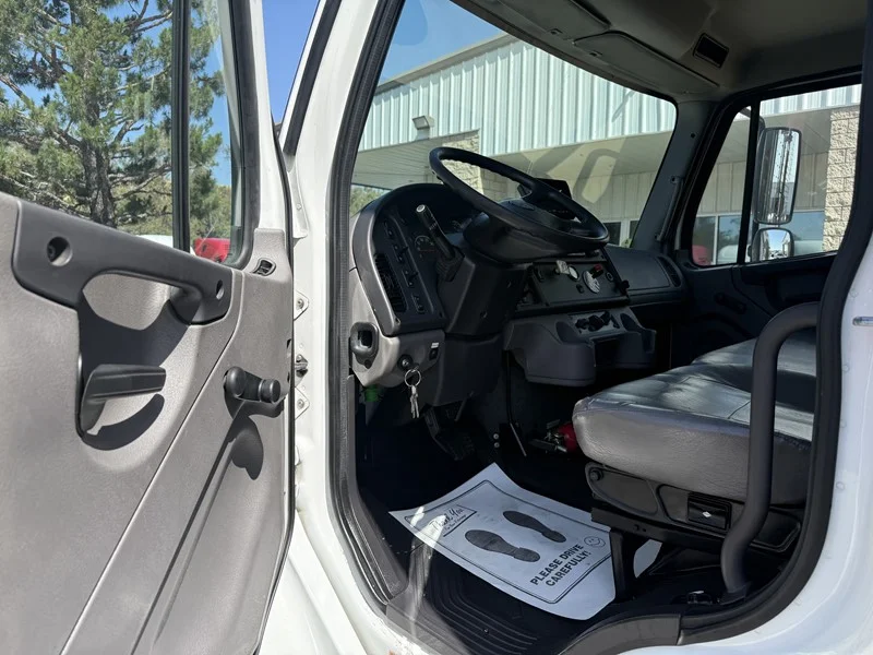 2019 Freightliner M2 106 in Selectrucks Fontana, CA — photo 12