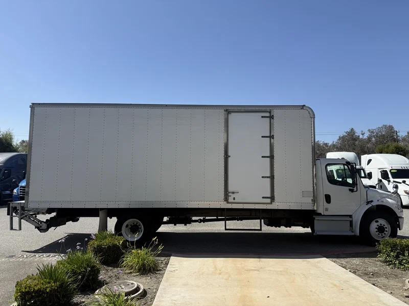 2019 Freightliner M2 106 in Selectrucks Fontana, CA — photo 7