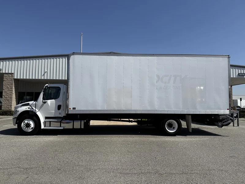 2019 Freightliner M2 106 in Selectrucks Fontana, CA — photo 3