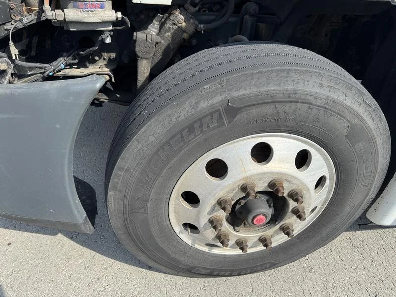 2016 Freightliner Cascadia - image 13