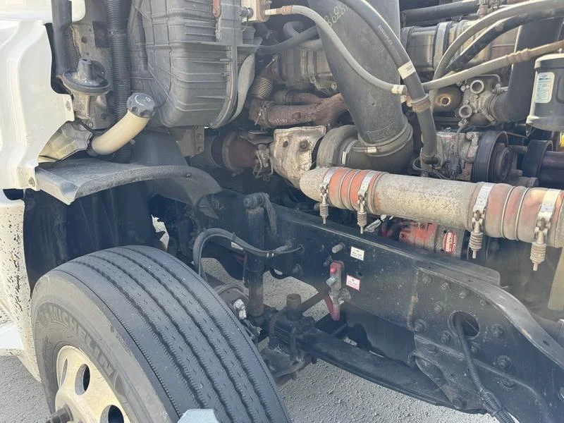 2016 Freightliner Cascadia - image 10