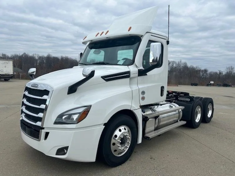 2016 Freightliner Cascadia - image 19