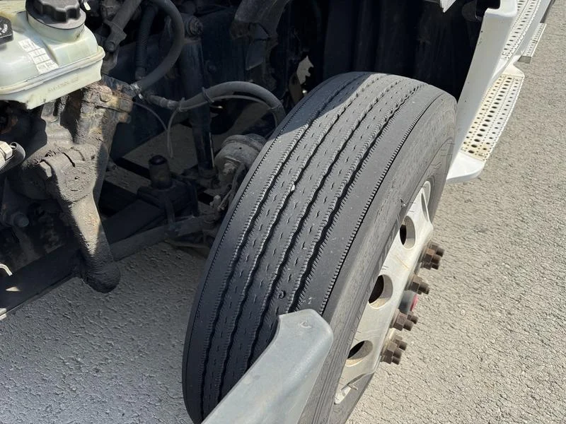 2016 Freightliner Cascadia - image 12