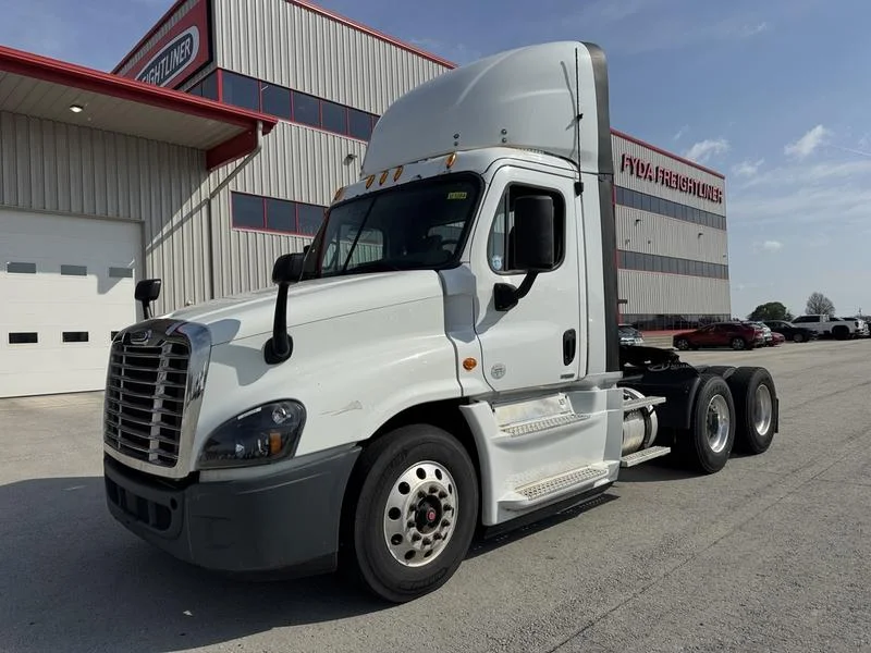 2016 Freightliner Cascadia in Columbus, OH