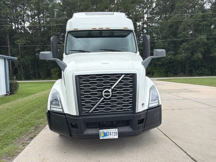 2022 Volvo VNL 760 in Mebane, NC — photo 2