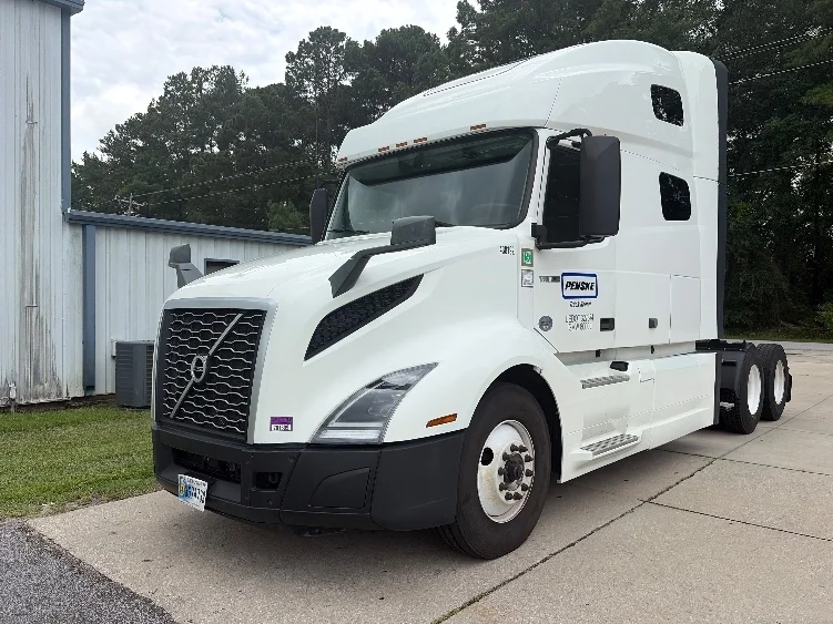 2022 Volvo VNL 760 in Mebane, NC — photo 3