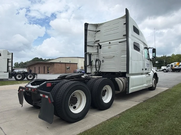 2022 Volvo VNL 760 in Mebane, NC — photo 6