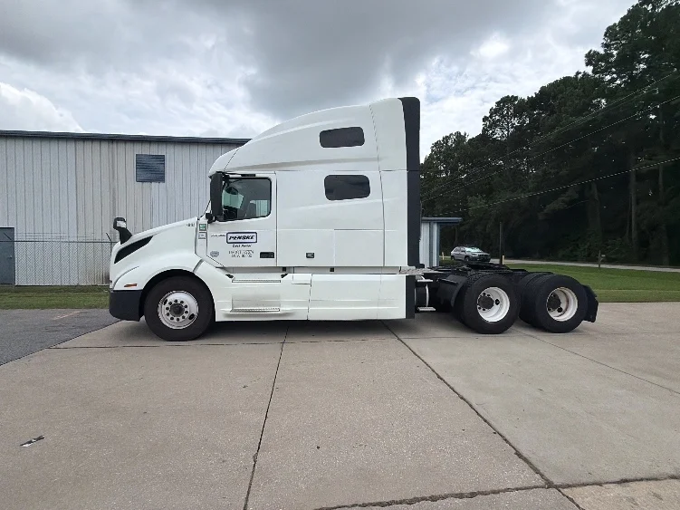 2022 Volvo VNL 760 in Mebane, NC — photo 4
