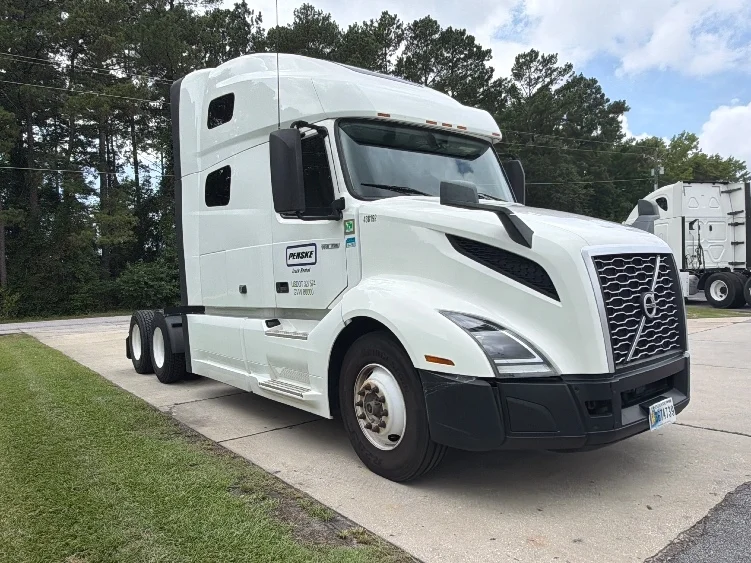 2022 Volvo VNL 760