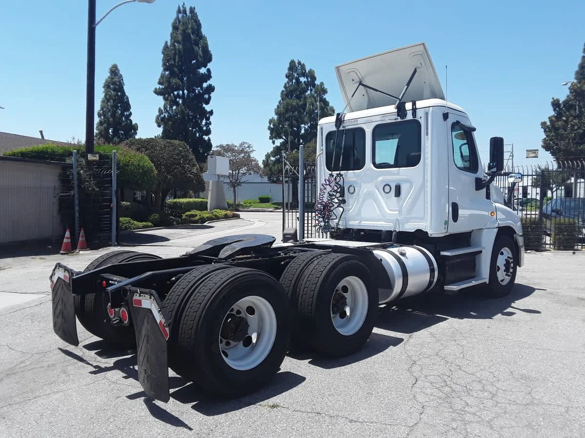 2018 Freightliner Cascadia in Montebello, CA — photo 4
