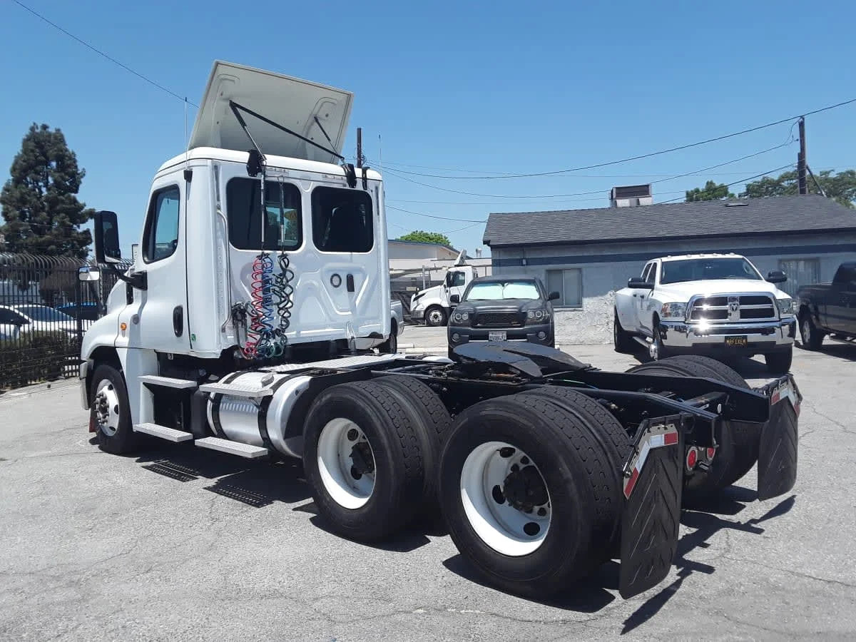 2018 Freightliner Cascadia in Montebello, CA — photo 6