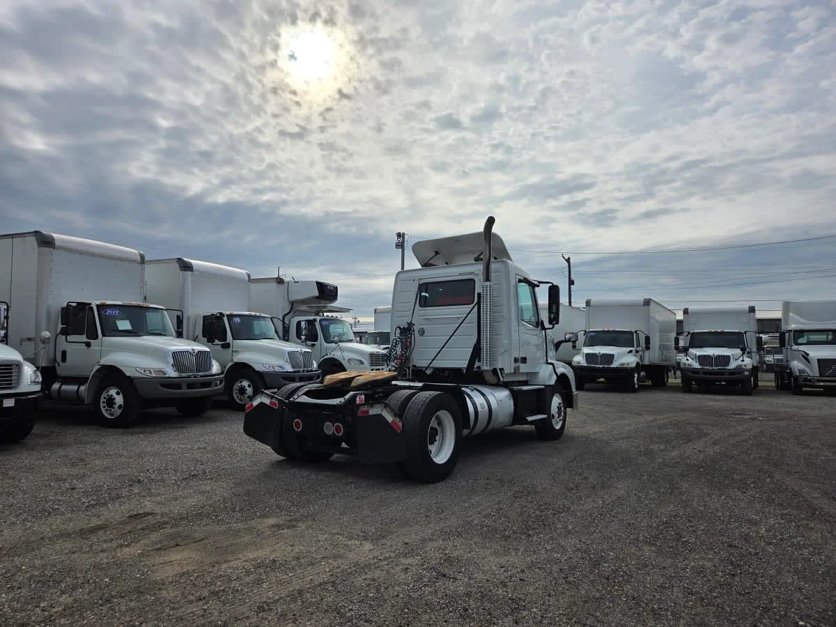 2016 Volvo VNL 860 in St. Rose, LA — photo 4